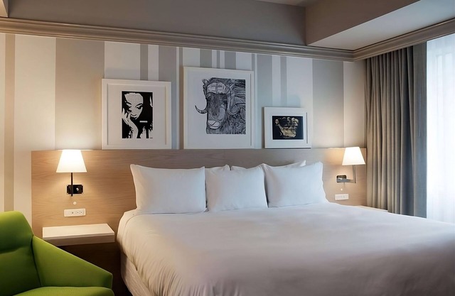 An Undeniable Jewel in Minneapolis Downtown! Spacious Suite, Pets are Welcome!