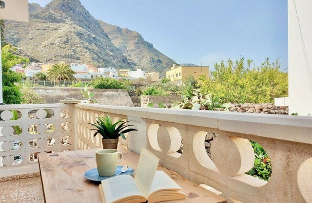 Ana Apartment with Balcony