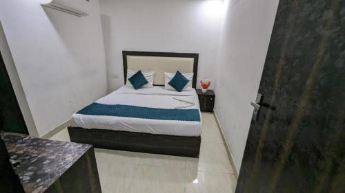 Anand Mukesh Residency