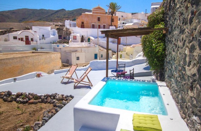 Anatoli Cave House-by Thireon