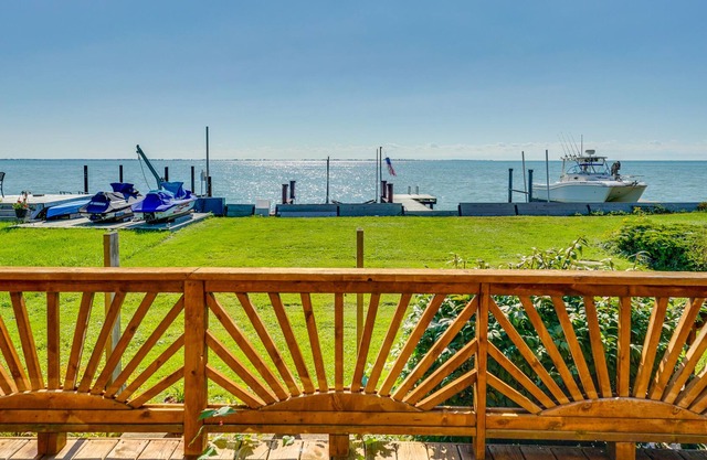 Anchor Bay Getaway on Lake St Clair with Dock!