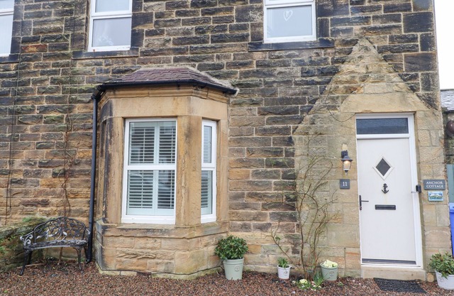 ANCHOR COTTAGE (SEAHOUSES), pet friendly, with open fire in Seahouses