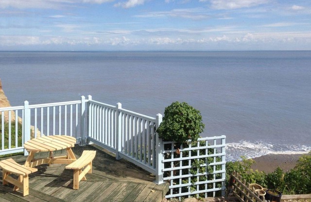 ANCHORAGE, country holiday cottage, with a garden in Watchet