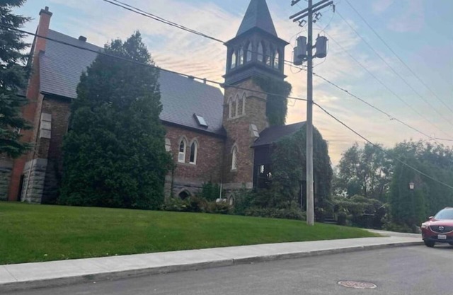 Ancienne Église Pour un Séjour de Rêve au Coeur du Vieux-lévis!