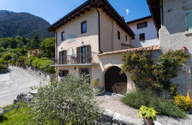 Ancient Court Geneva - Ap. Artù Lake Garda