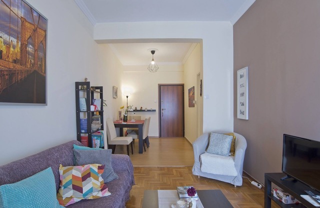 Andromaxi 2BR Apt near SNFCC, AC, WiFi