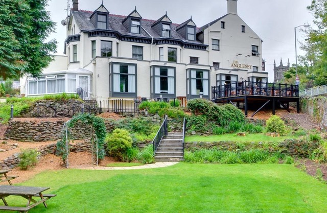 Anglesey Arms Hotel