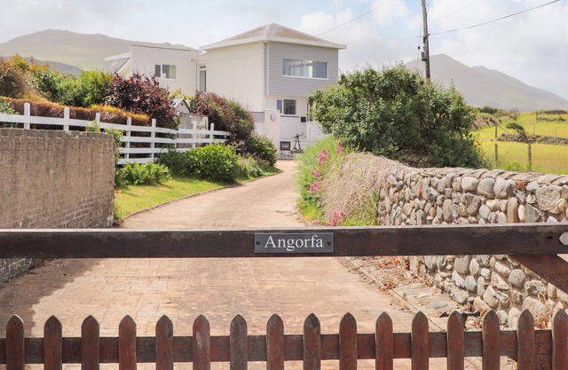 ANGORFA - ABERDESACH, pet friendly, with a garden in Clynnog Fawr