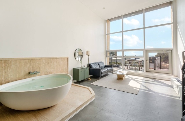 Anmyeondo Bohemia Village Pension