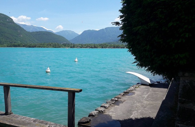 Annecy lake, large house with private beach