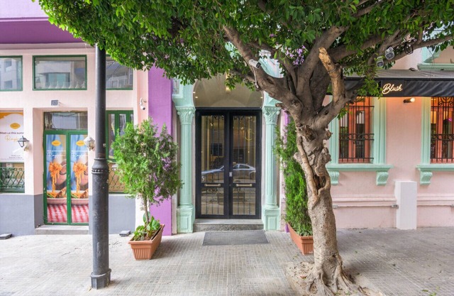 Anoor 205 Gemmayze 2-BR Apt w/Balcony & 24/7 Power