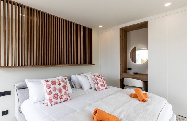Anse Marcel: Luxury condo with terrace, pool, and AC