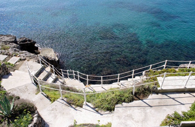 Ansedonia: marvelous villa with a view, swimming pool & private access to sea.