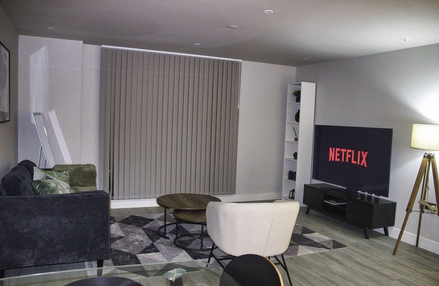 AP - Luxury 2Bed Apt On BroadSt