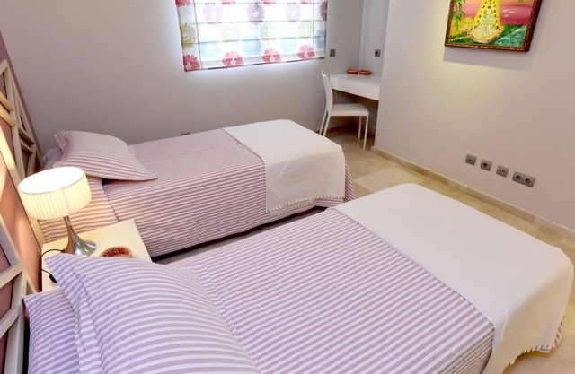 Apartment with free WiFi, AC and direct access to the beach