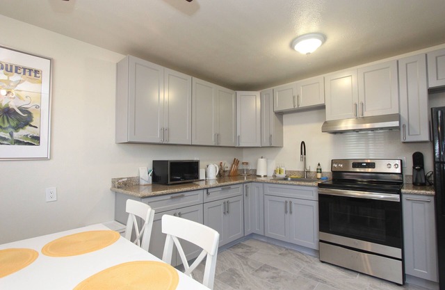 Apart#4 in 4Plex 2B/1B near to Stanford, HQFB and Amzn.