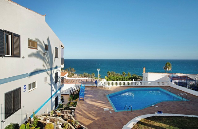 Apartamento Sol Del Sur with Sea View, Pool, Wi-Fi & Garden