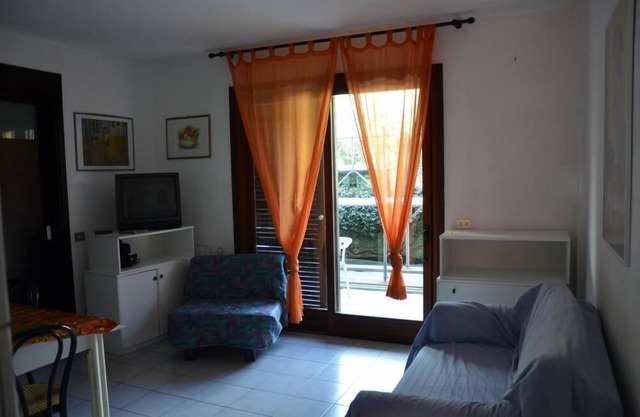 Apartment 150 meters from the sea with olive country