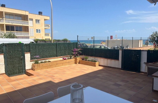 Apartamento con Gran Terraza al Lado del mar