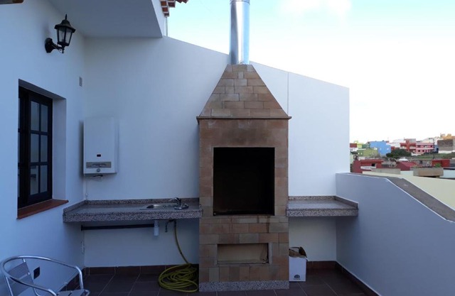 Apartamento con terraza privada y barbacoa