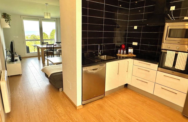 Apartamento con Vistas al mar y Piscina Cerca de la Playa de las Catedrales