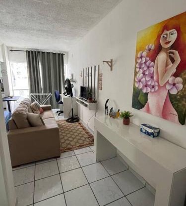 Apartamento localizado na Barra, próximo à praia.
