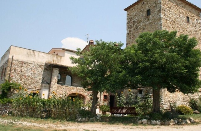 Apartment with garden in a medieval estate of the 11th century