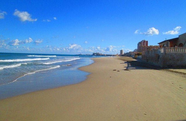 Apartment with direct access to the beach