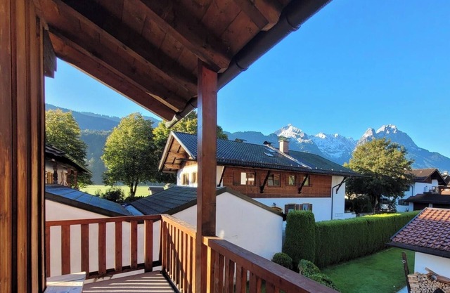 Apartment for 6 - mountain view, balcony, fireplace, cinema, yoga, parking lot