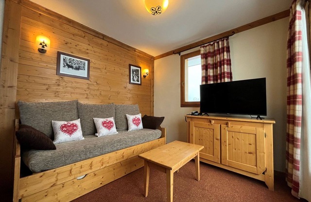 Apartment for 6 with Pool, Ski-in/Ski-out Access in Val Cenis