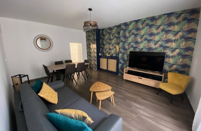 Apartment 4/6 p in ❤ Pézenas: Host Sandrine and Sébastien