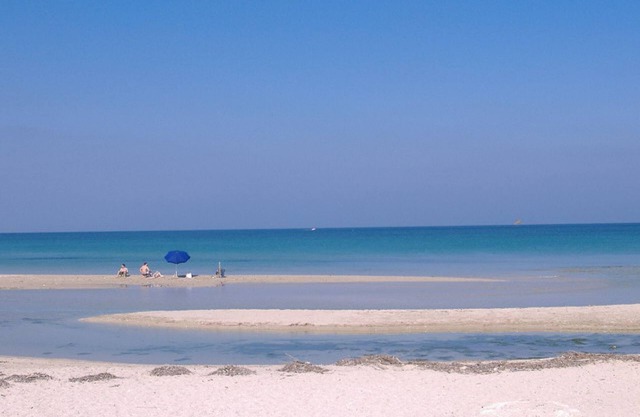 APARTMENT 8 SLEEPS IN A VILLA ONLY 100MT FROM THE SEA OF SAND