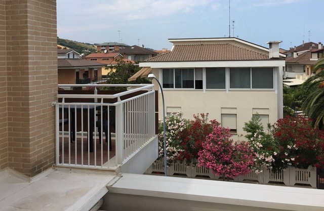 Apartment a stone's throw from the sea