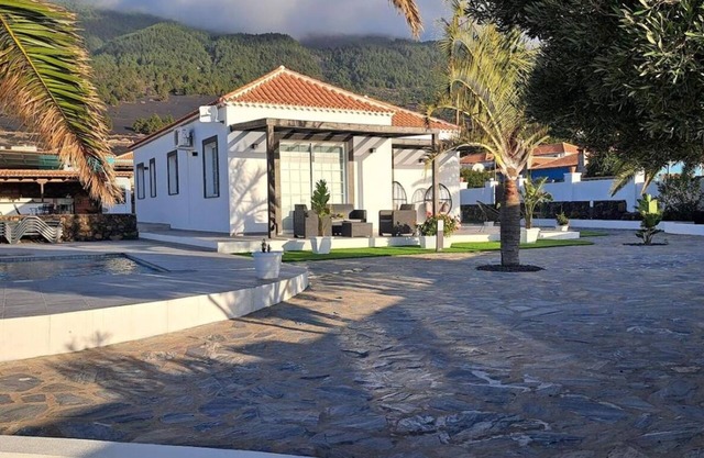 Apartment 'Amalava' with Sea View, Wi-Fi and Air Conditioning