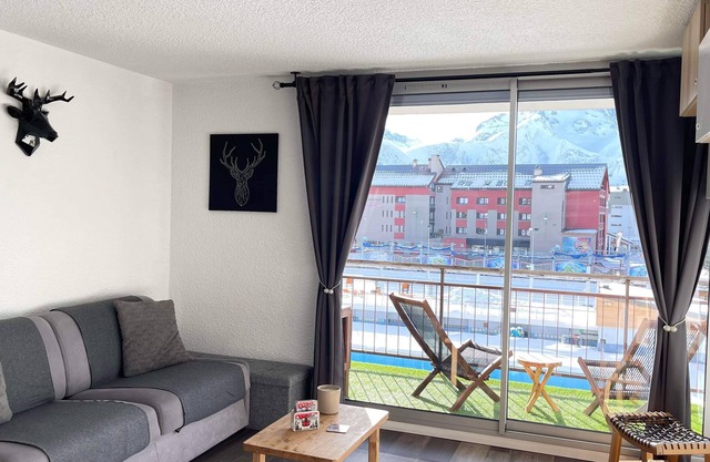 Apartment at the foot of the slopes and ideally located in the resort center