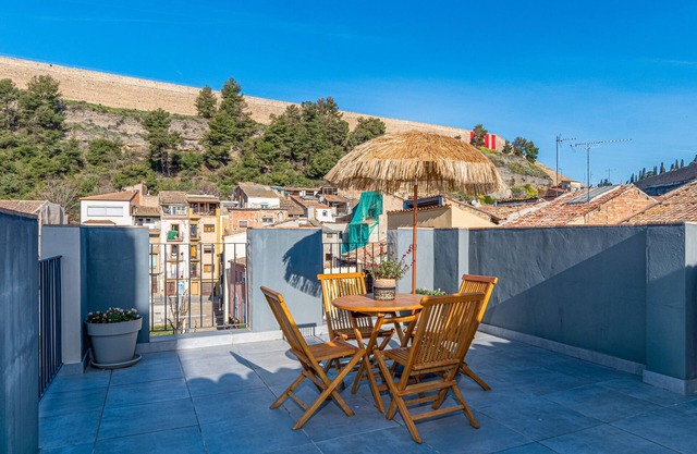 Apartment 'Àtic 1' with Private Terrace, Wi-Fi and Air Conditioning