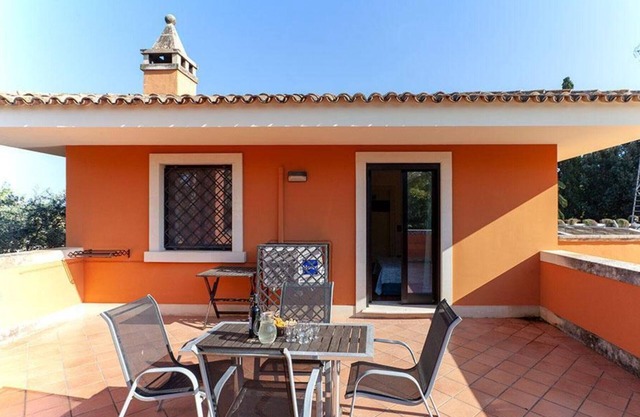 Apartment 'Attico' with Shared Pool, Wi-Fi and Air Conditioning