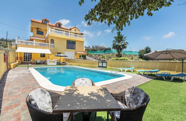 Apartment 'Buhardilla Armonia Rural' with Sea View, Shared Pool, Garden & Wi-Fi