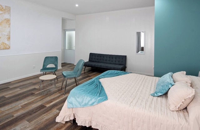 Apartment 'Cantinho Dos Remédios 2' with Mountain View, Wi-Fi and Air Conditioning