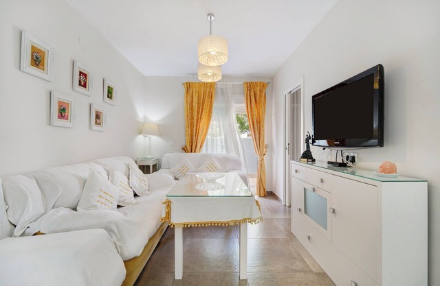 Apartment 'Casa Blanca' with Private Terrace, Balcony and Wi-Fi