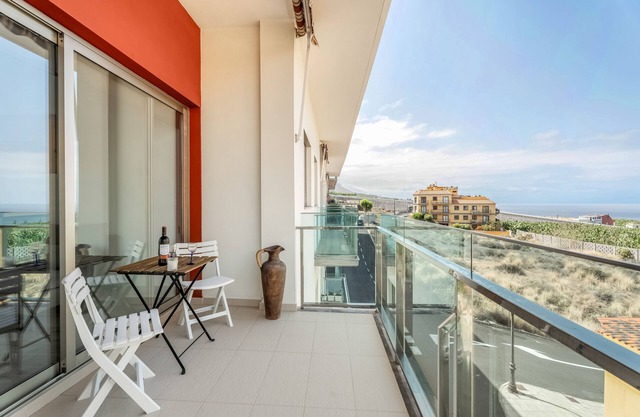 Apartment 'Casa Graham' with Sea View, Balcony and Wi-Fi