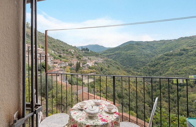 Apartment 'Casa Reanna' with Mountain View, Balcony and Wi-Fi