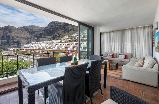 Apartment “Casa Tatiana” in Los Gigantes with Sea View, Terrace & Wi-Fi