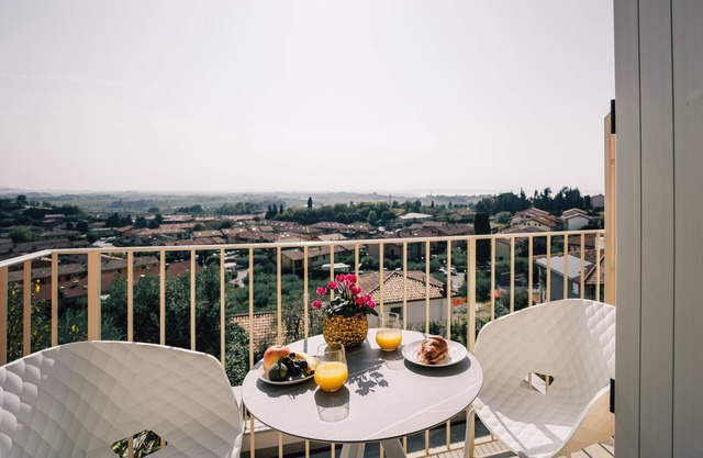 Apartment "Cavalino Boutique 2" with Lake View, Terrace & Wi-Fi