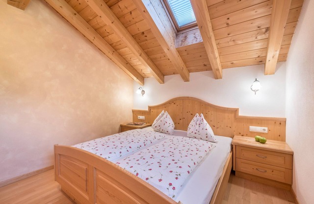 Apartment Ciasa Raut App Valüz with Mountain View, Garden & Wi-Fi