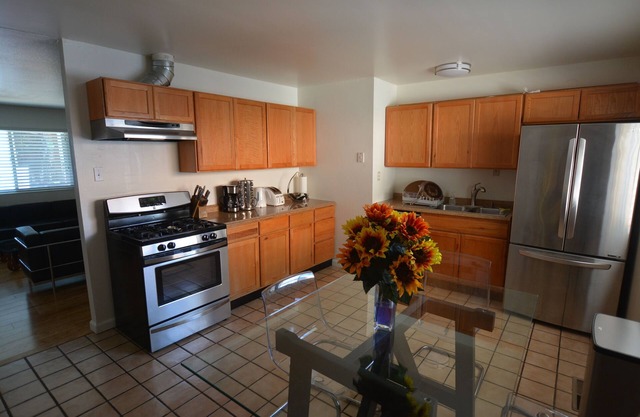 Apartment close to Stanford Faceb00k Fast internet