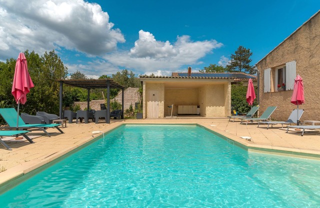 Apartment 'Coeur De Lavande' with Private Pool, Private Terrace and Wi-Fi