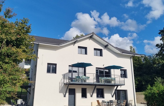 Apartment-Comfort-Ensuite with Shower-Appartement T5 Bât. A