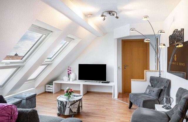 Apartment 'Dinas Dach' with Wi-Fi and Air Conditioning