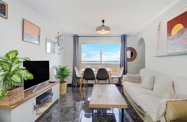 Apartment 'El Cotillo Mar Beach' with Sea View, Terrace & Wi-Fi